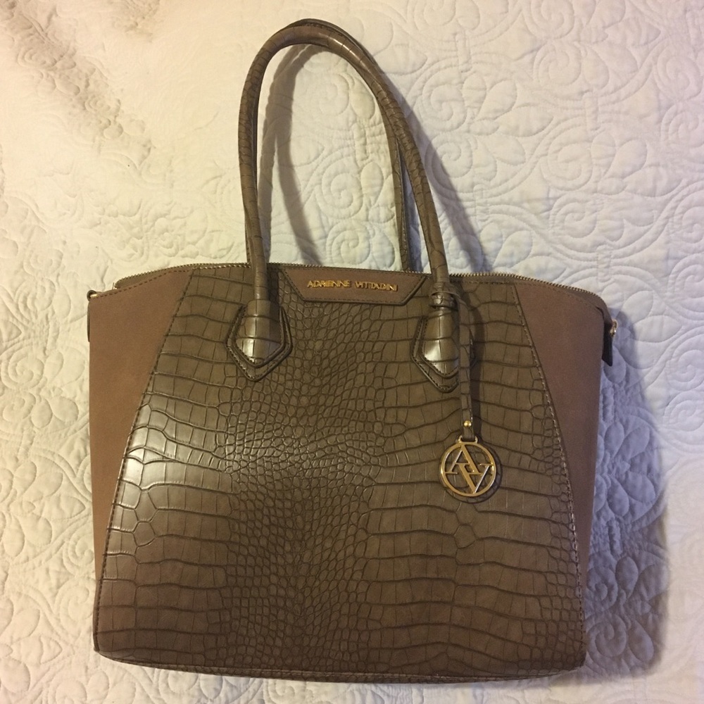🆕 Adrienne Vittadini Large Handbag